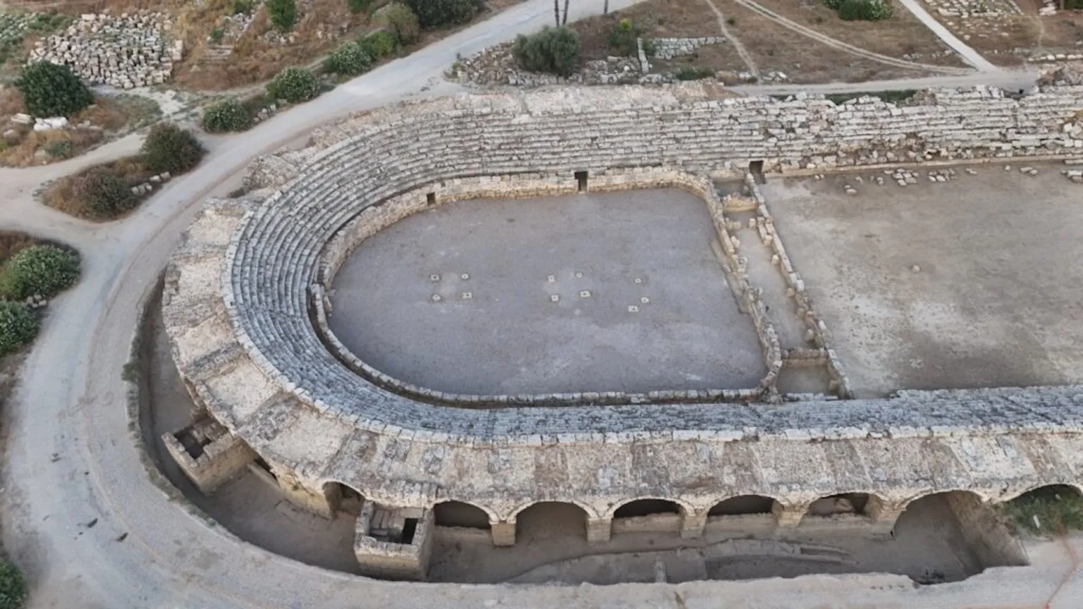 古代都市ペルゲのローマ時代スタジアム遺構